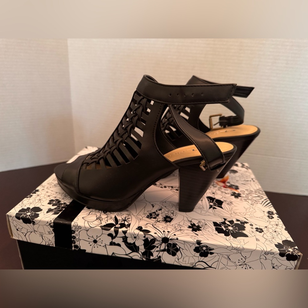 Chinese Laundry Black Women's Heeled Sandals - Picture 3 of 6